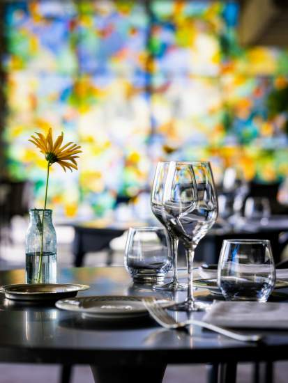 La Réserve Albi, Albi, restaurant intérieur lustre, Organisation de Séminaire à Albi &amp; Lieu Mariage Tarn