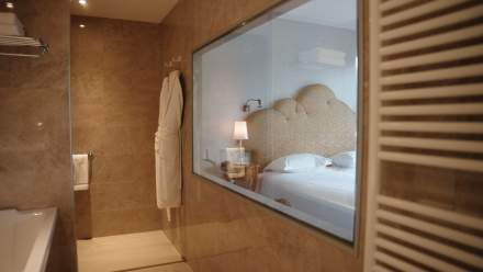Vue salle de bain Chambre Deluxe Prestige La Réserve Albi